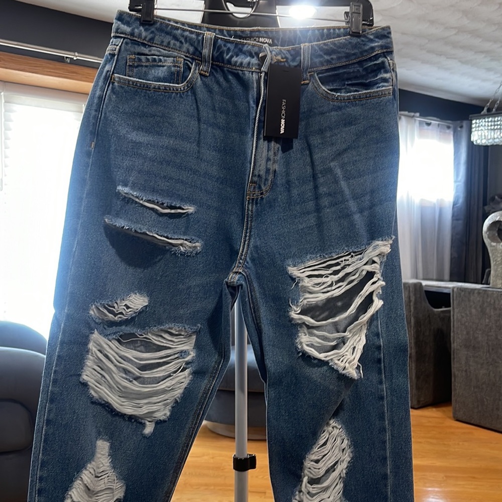 Distressed jeans - Picture 2 of 4